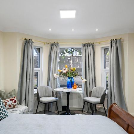 Leamington Park Studio With Parking Лондон Экстерьер фото