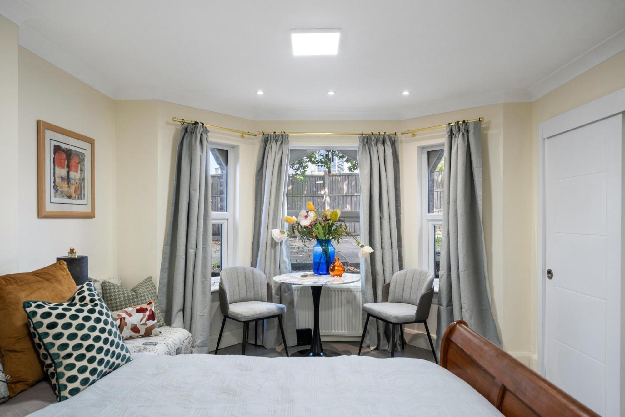 Leamington Park Studio With Parking Лондон Экстерьер фото